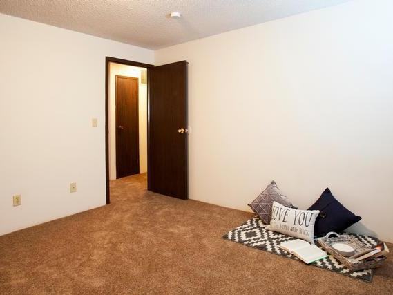 4302 West Hood Avenue - Photo 4 of 18