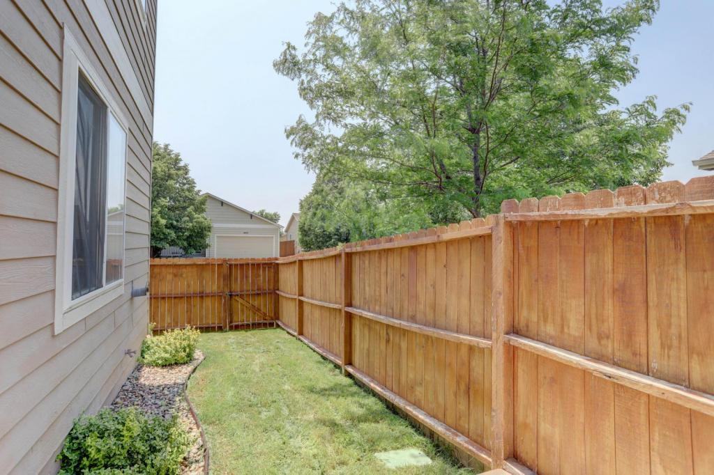 903 Glenwall Dr - Photo 4 of 25