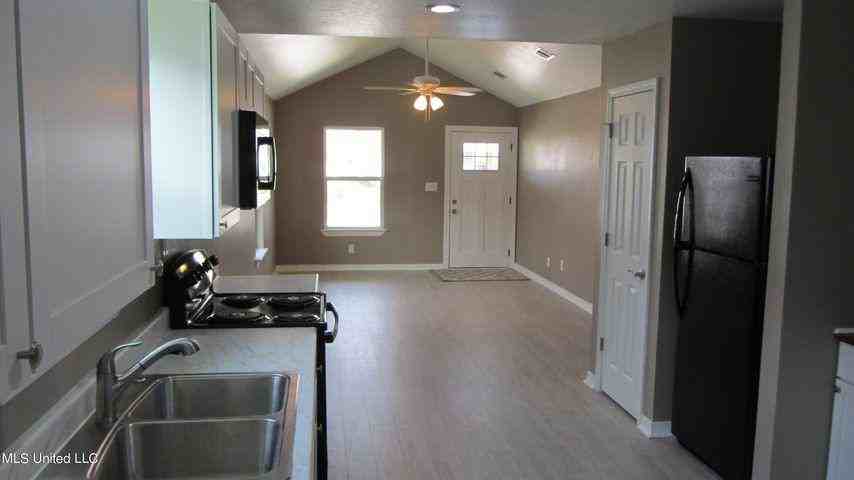 17281 Avondale Cir - Photo 5 of 7