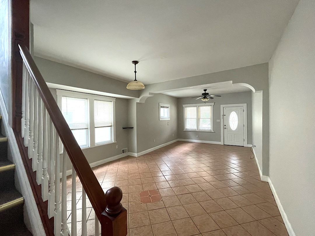 4012 Archwood Ave - Photo 3 of 18