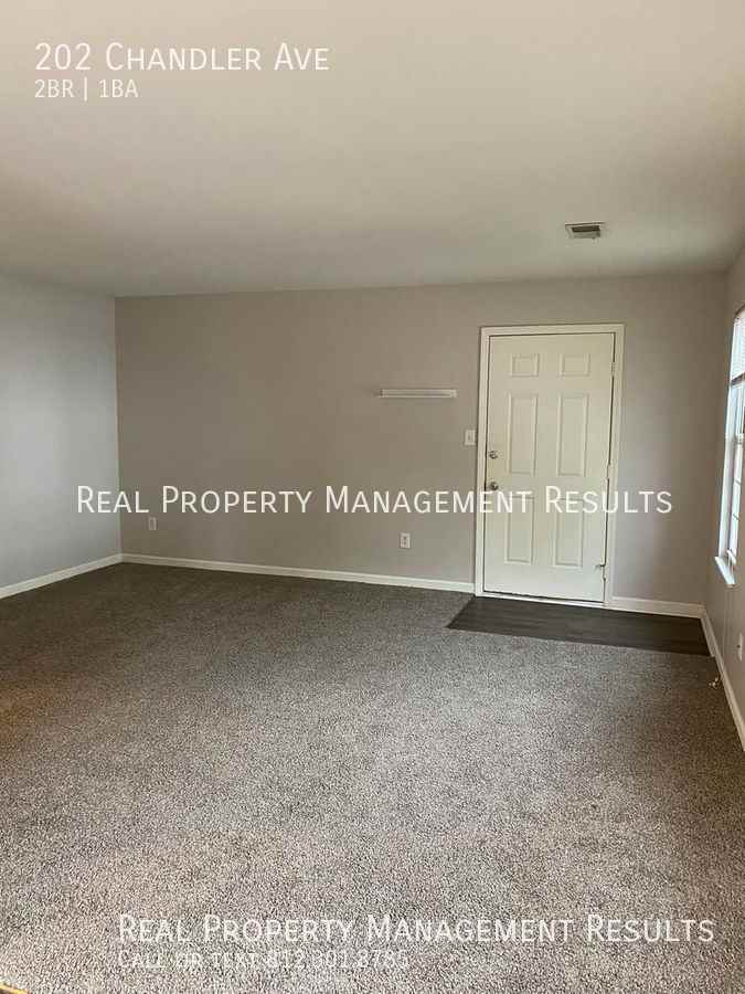 202 Chandler Ave - Photo 3 of 13