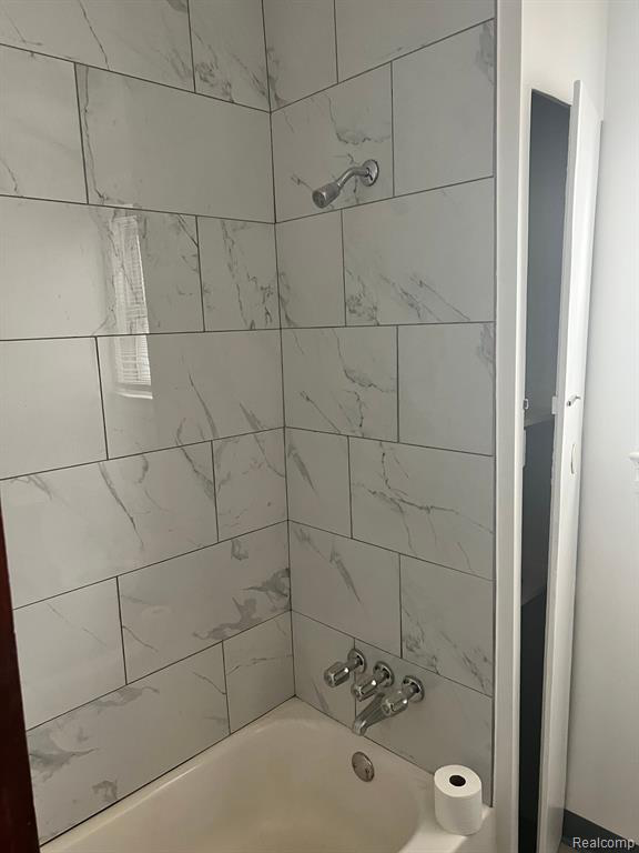 2925 Helen St - Photo 3 of 11