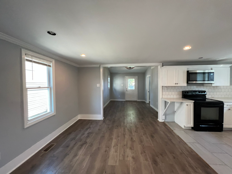 1622 S Commerce St - Photo 3 of 12