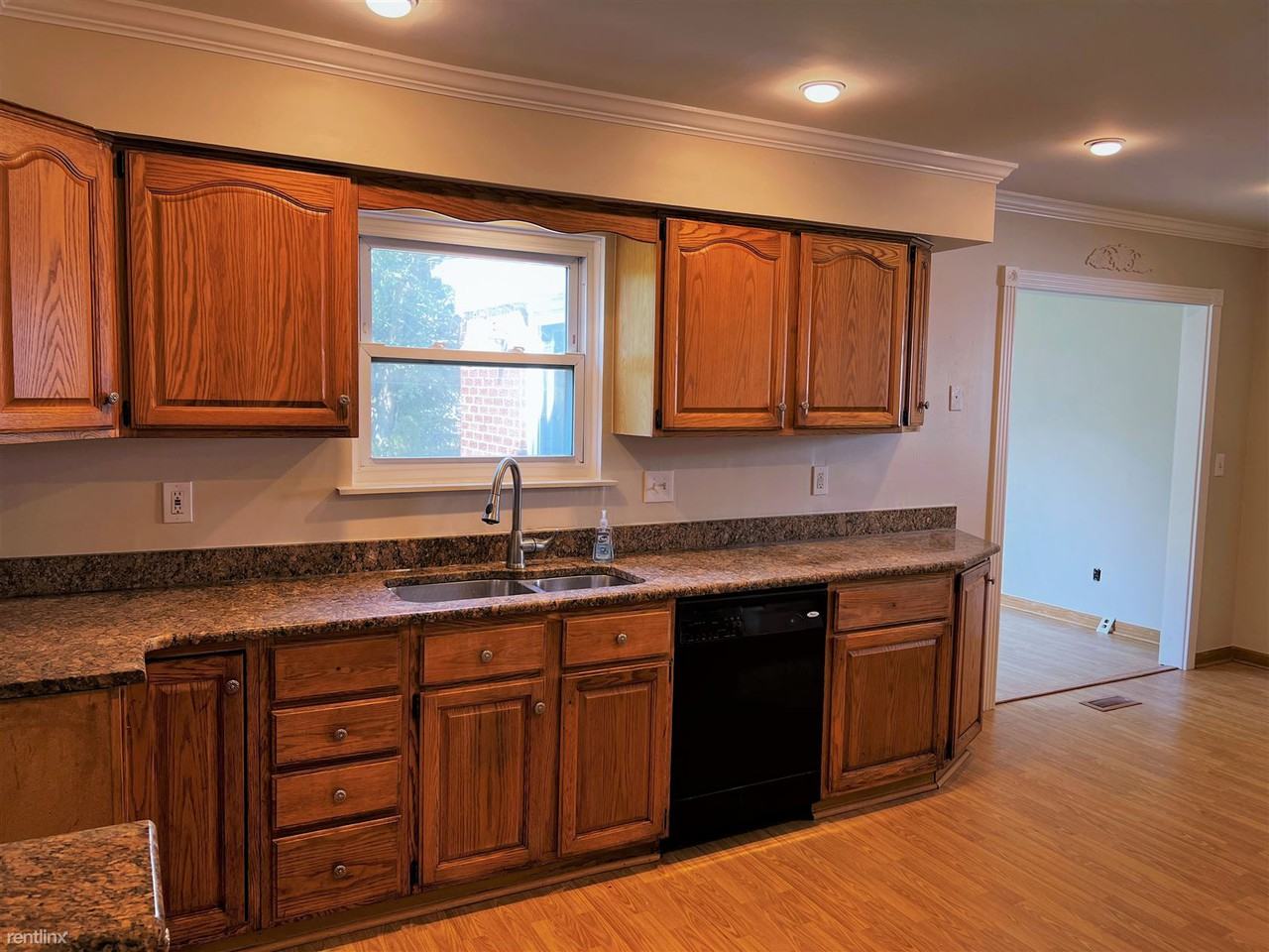 22409 Stephens St - Photo 3 of 20