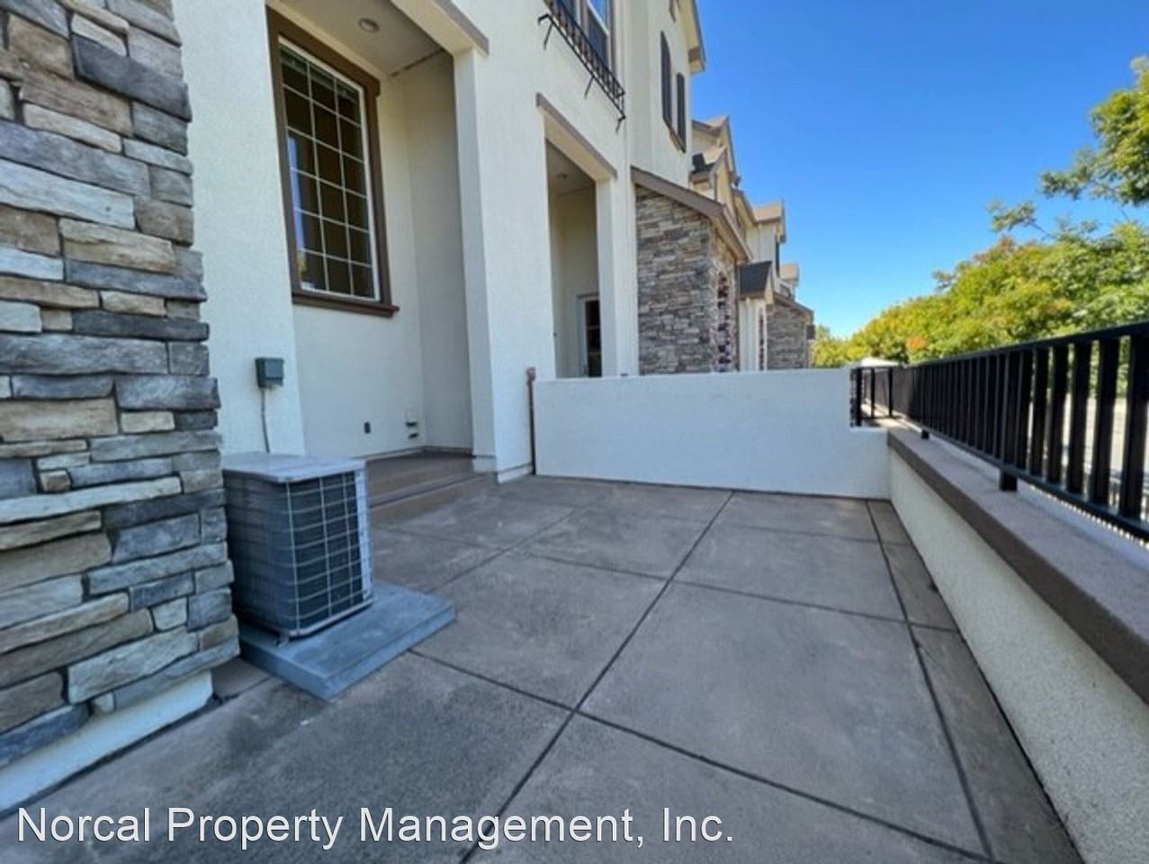 573 Montego Ter - Photo 2 of 23