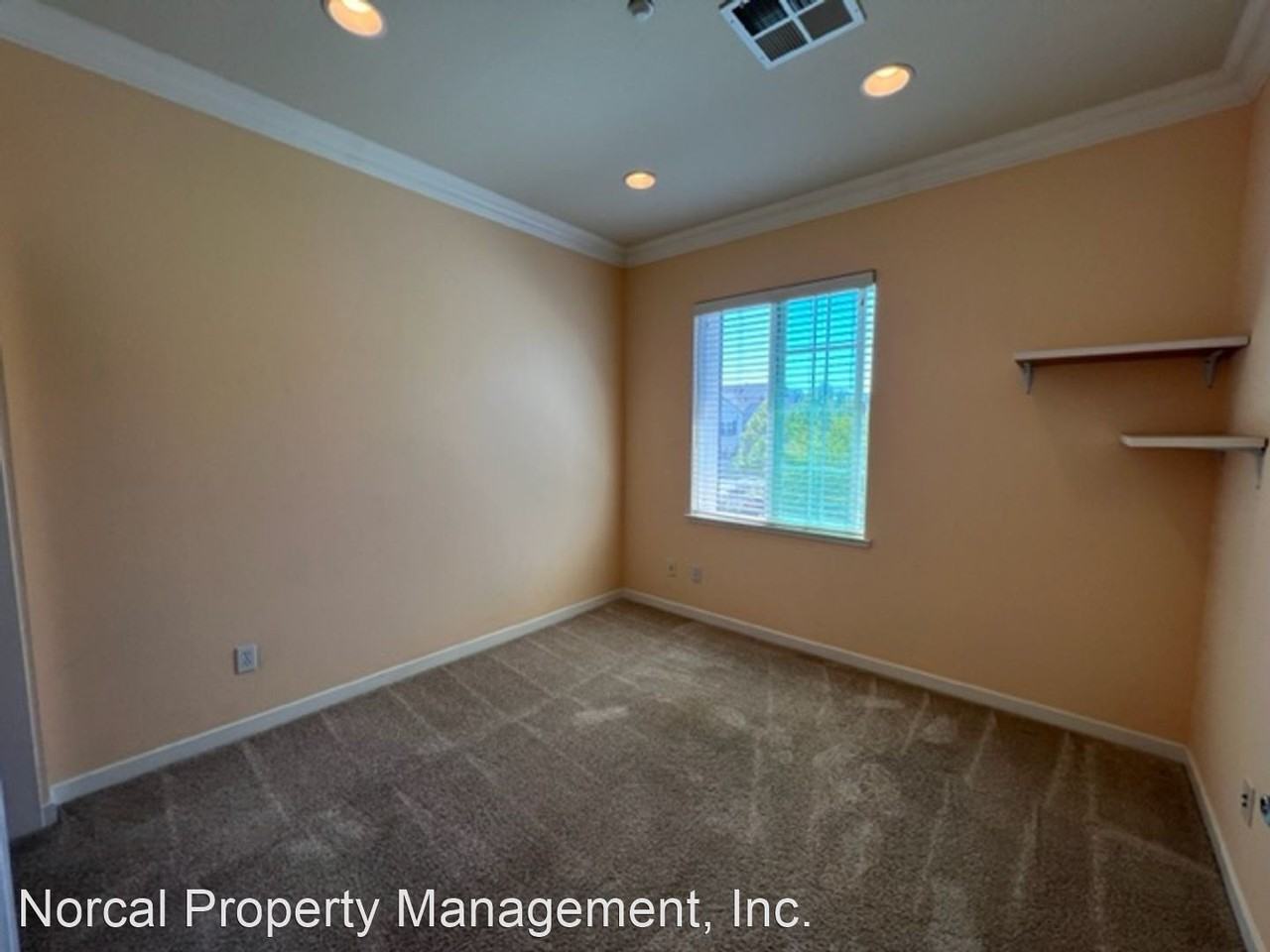 573 Montego Ter - Photo 3 of 23