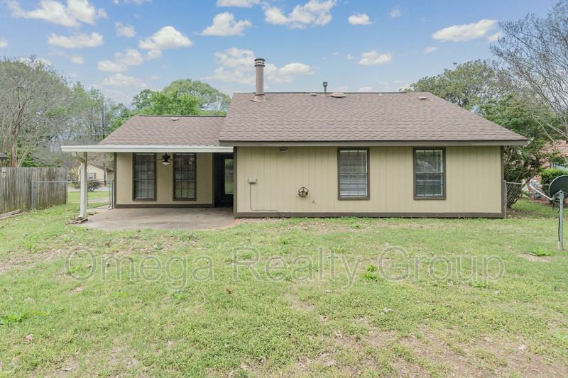 3269 Little John Dr - Photo 5 of 38