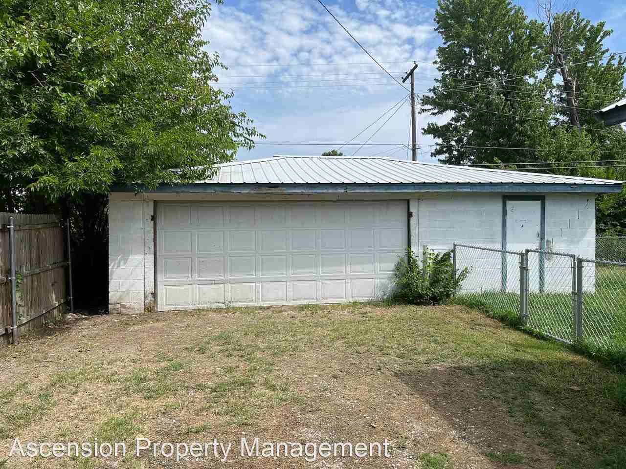 329 E Pine St - Photo 2 of 11