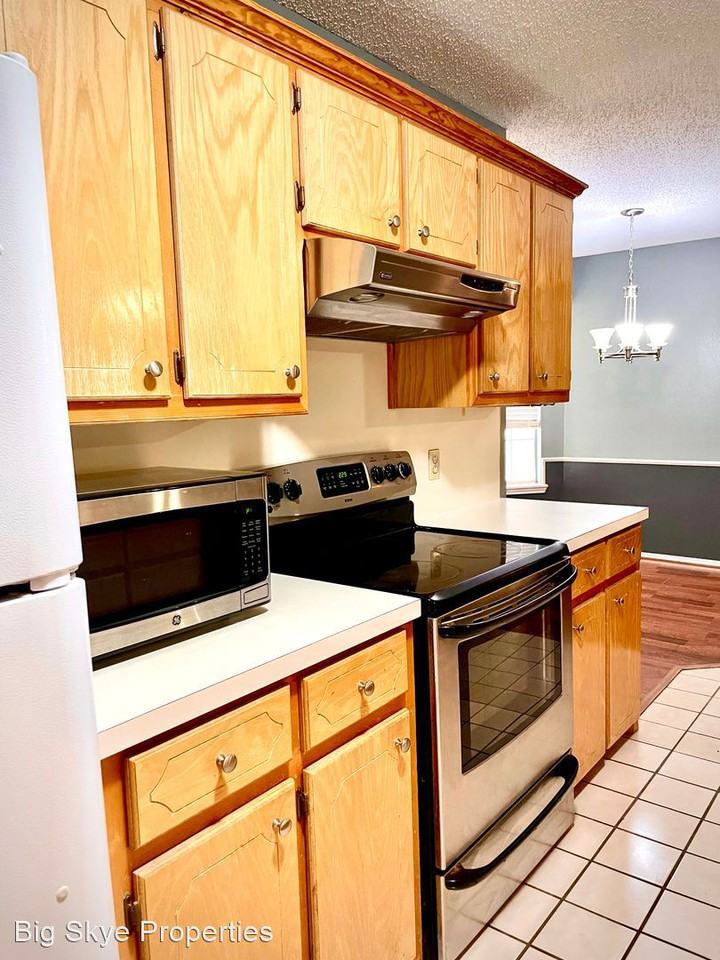 6114 10th St - Photo 3 of 6