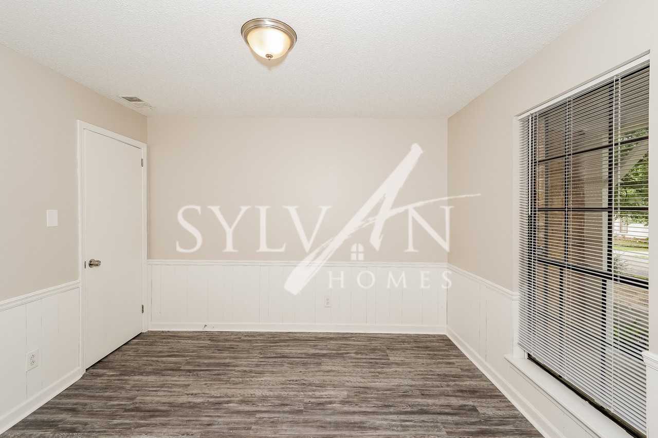 3044 Apple Valley Ln - Photo 2 of 14