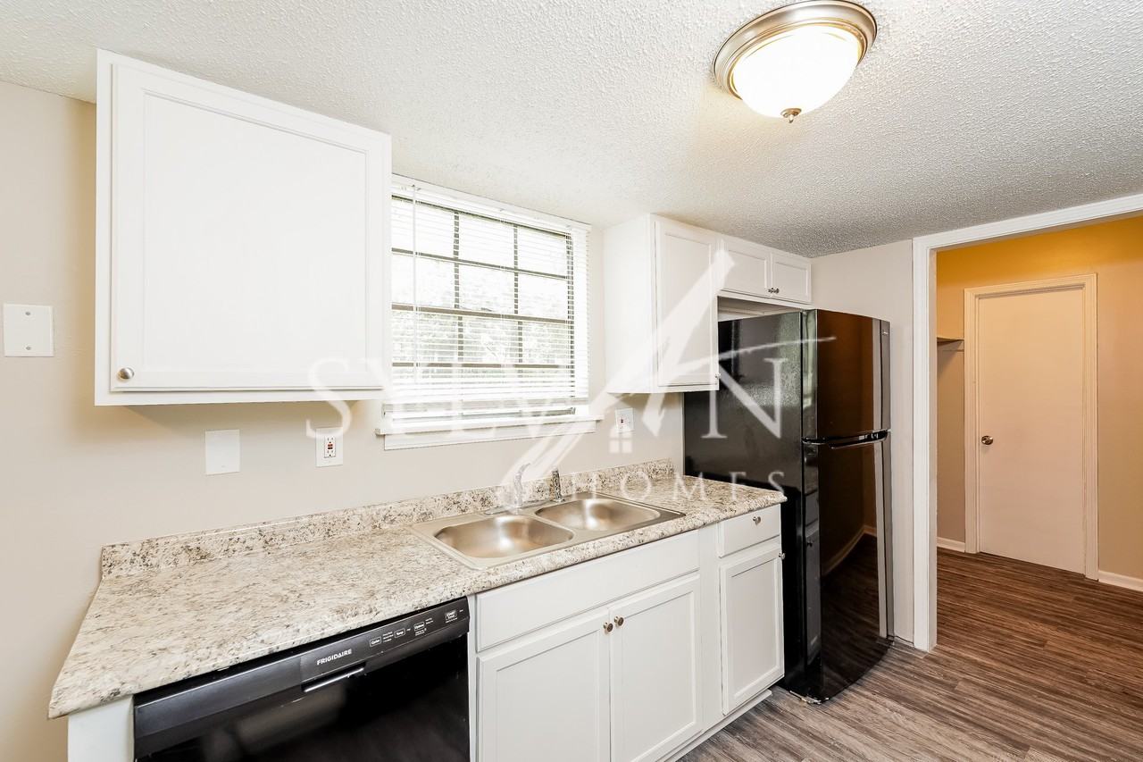 3044 Apple Valley Ln - Photo 3 of 14