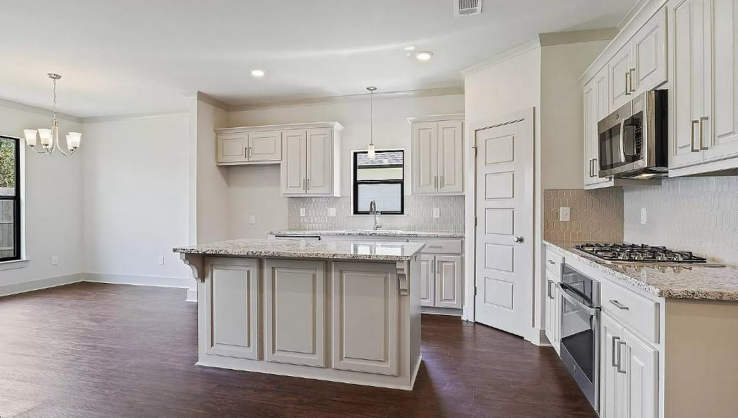 14032 Eastover Ave - Photo 4 of 10