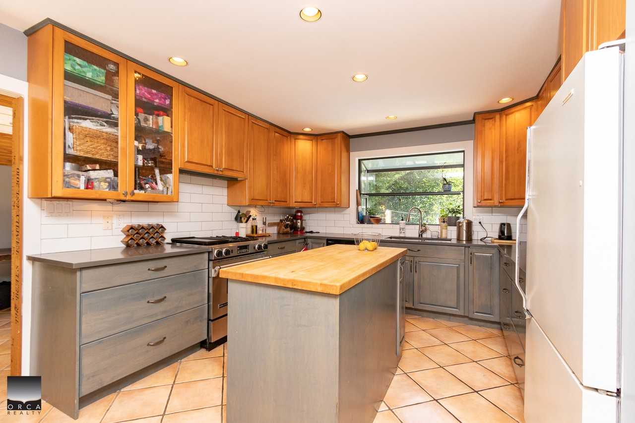 2476 Keats Rd - Photo 2 of 33