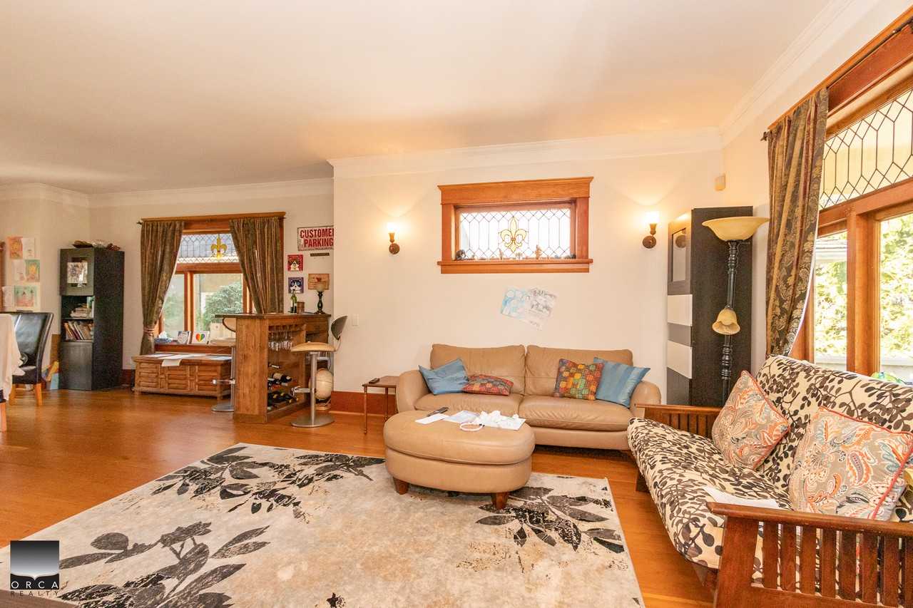 8 19th Ave W - Photo 3 of 26