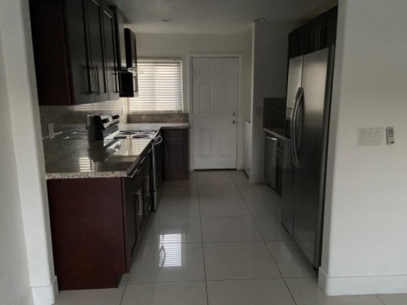 516 S 11th St - Photo 4 of 16