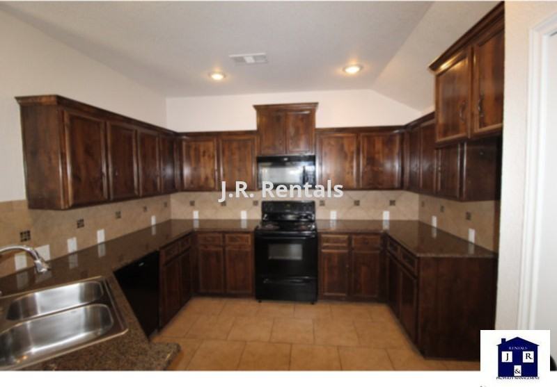 1903 Coy Dr - Photo 6 of 32