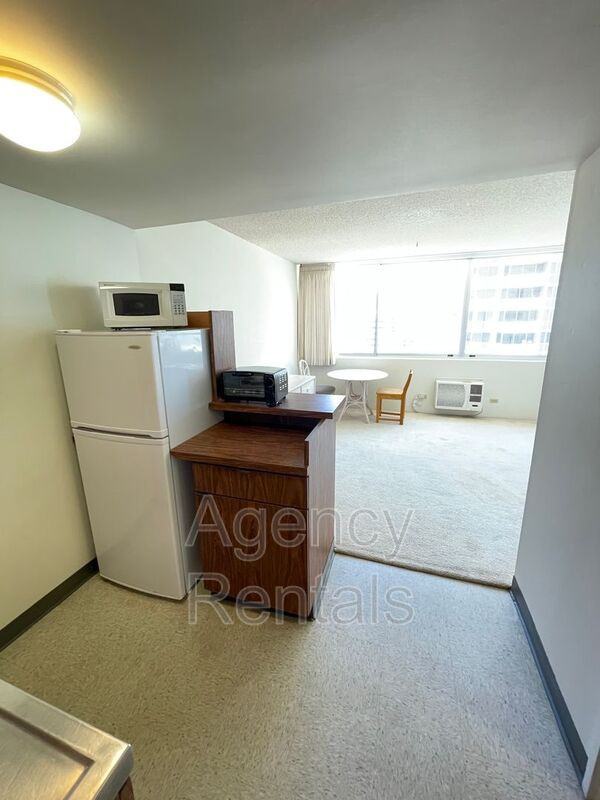 1560 Kanunu St - Photo 4 of 10