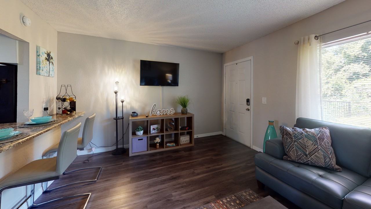 Sunpointe Place Apartments - Photo 6 of 36