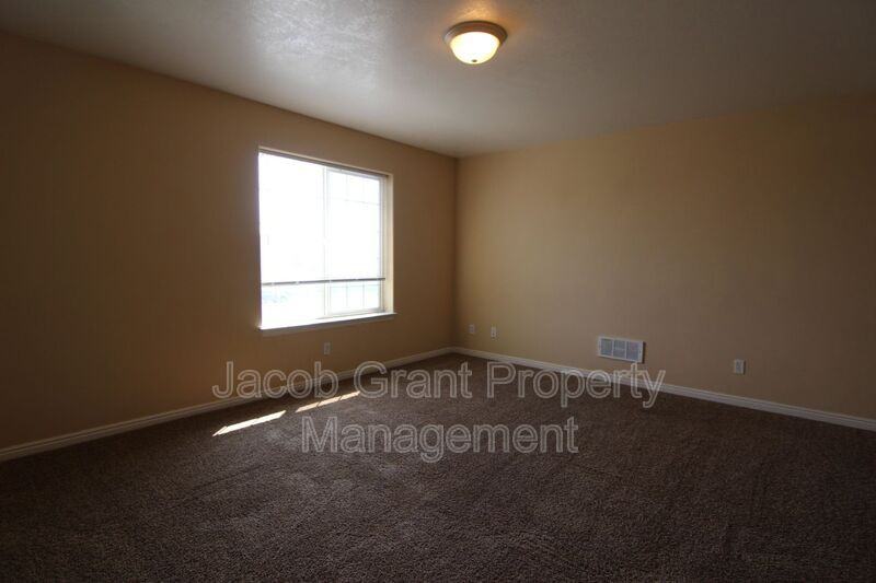 960 Eve Dr #2 - Photo 3 of 9