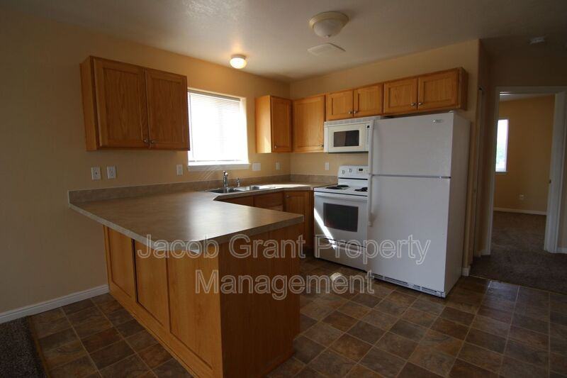 960 Eve Dr #2 - Photo 4 of 9