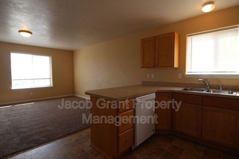 960 Eve Dr #2 - Photo 5 of 9