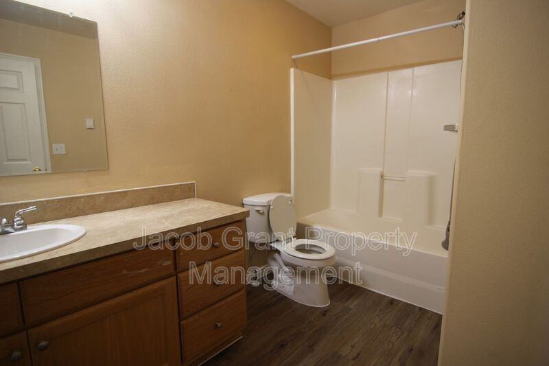 960 Eve Dr #2 - Photo 6 of 9