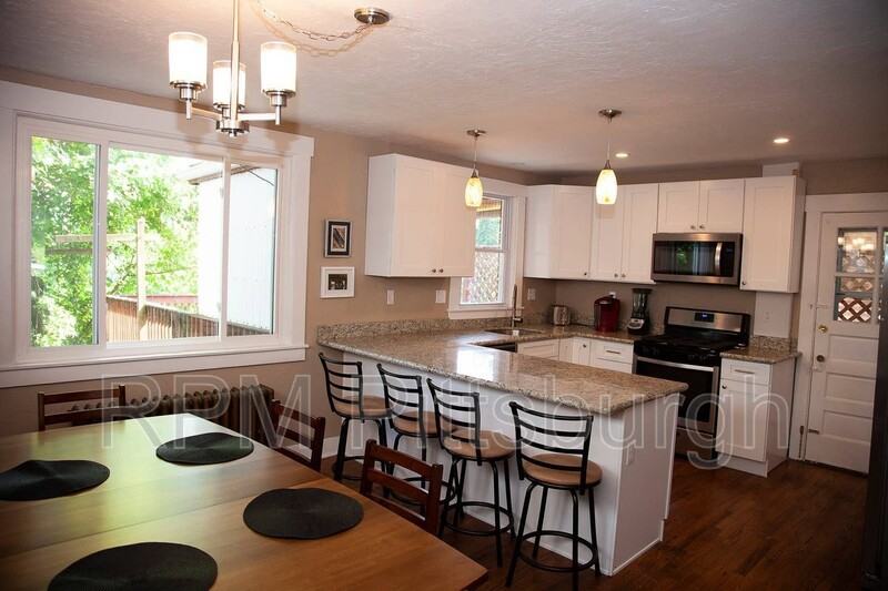 943 Flemington St - Photo 3 of 16