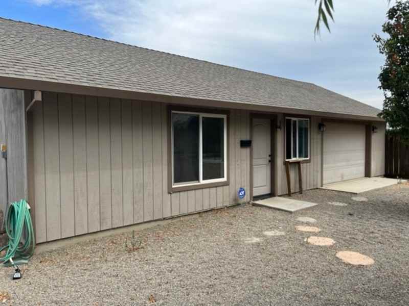 16350 Clover Ave - Photo 3 of 14