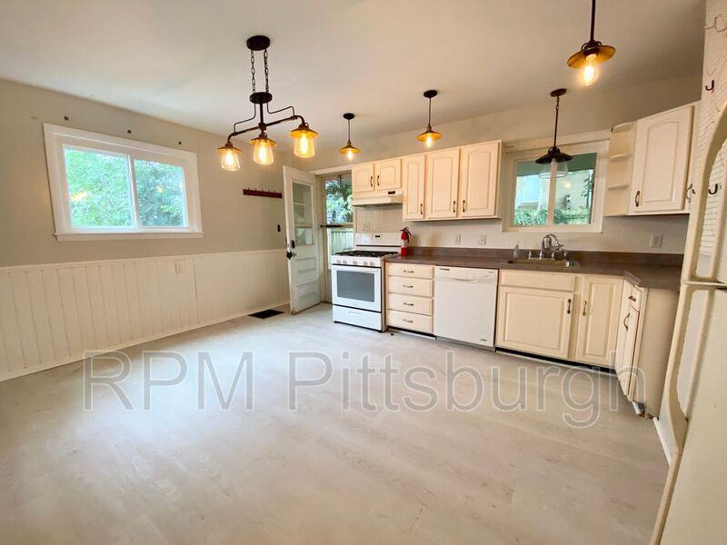 5318 Kent Way - Photo 2 of 11