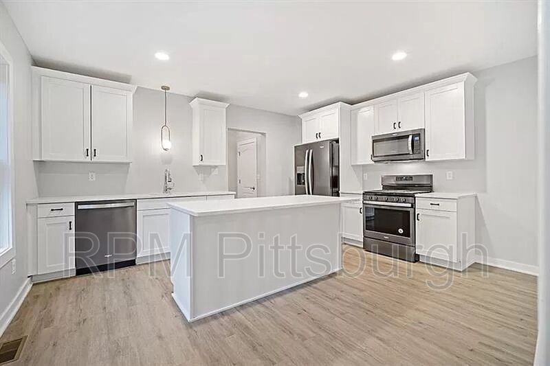 22 Young St - Photo 2 of 22