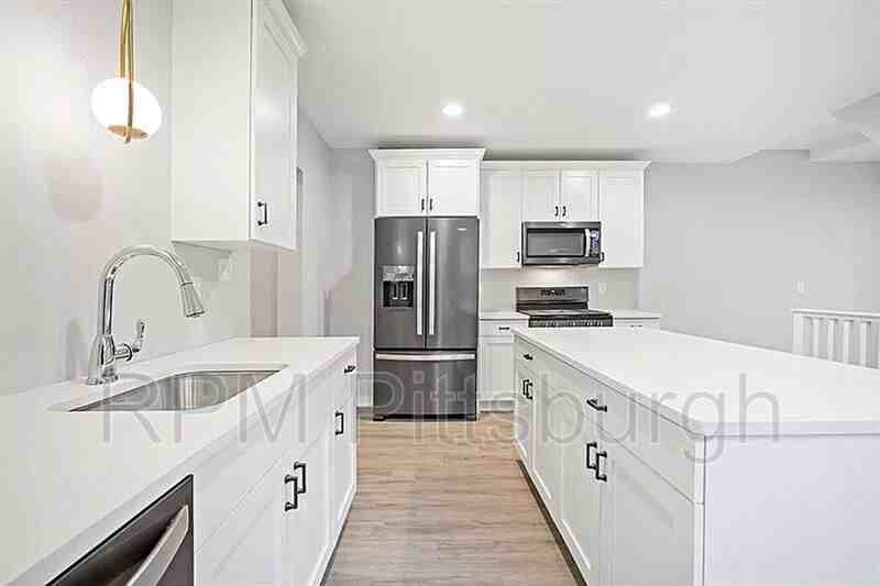 22 Young St - Photo 3 of 22