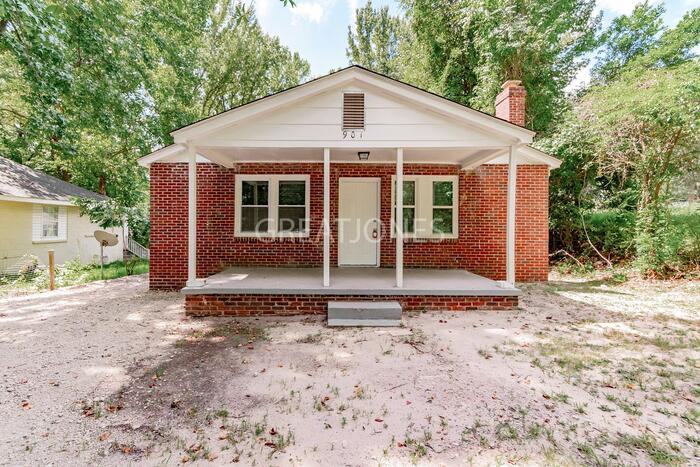 901 Ashley St - Photo 2 of 25