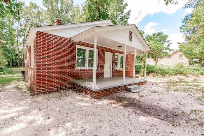 901 Ashley St - Photo 3 of 25