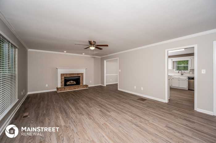 1027 Ridgewood Dr - Photo 2 of 16