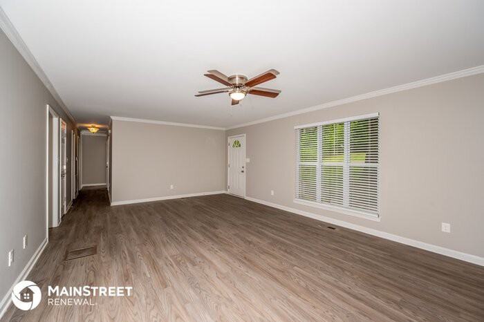 1027 Ridgewood Dr - Photo 3 of 16