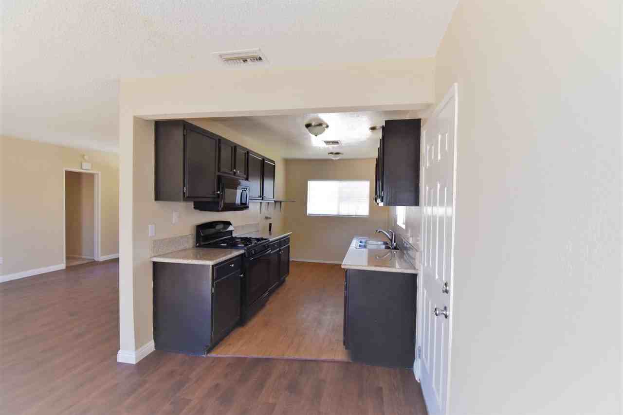 11961 Hubbard St - Photo 2 of 12