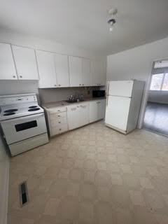 401 College Avenue East - Photo 2 of 7