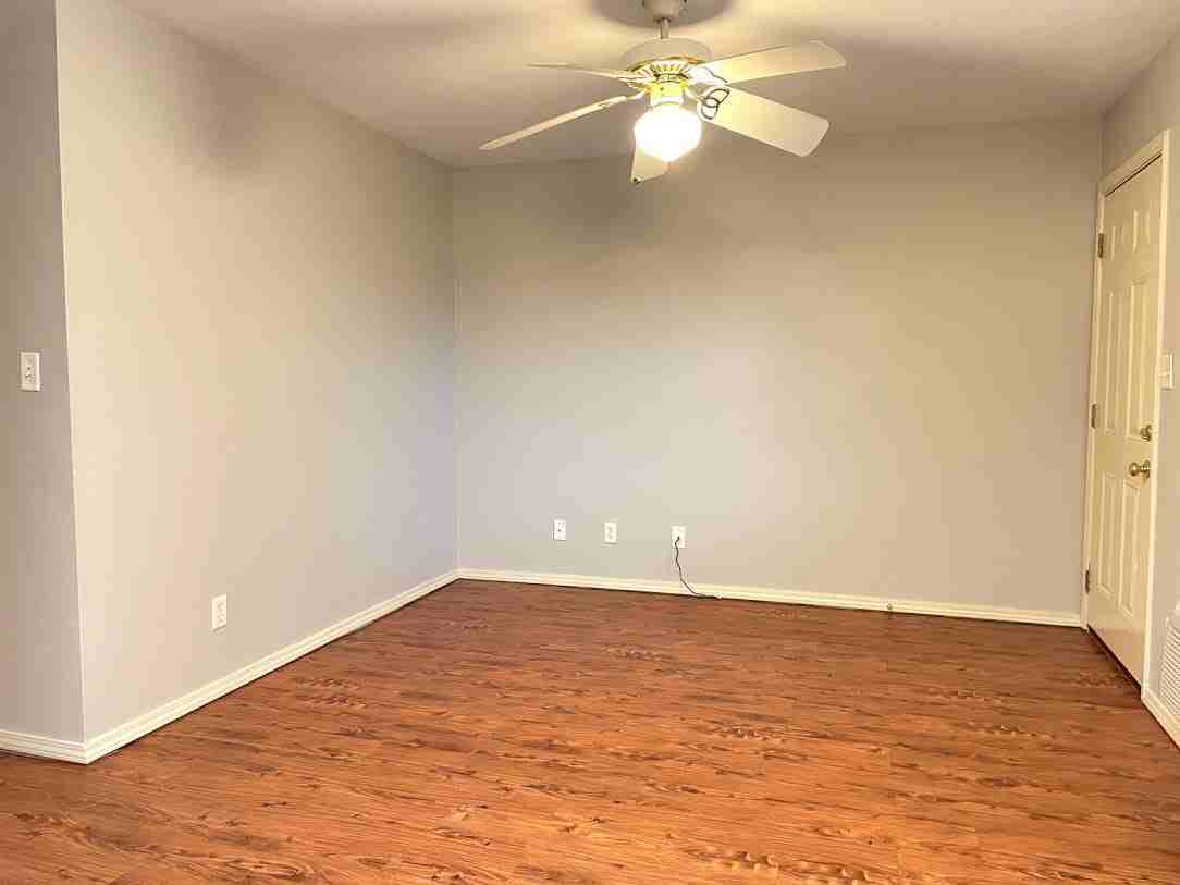 1131 N Oakland Ave #6 - Photo 3 of 7