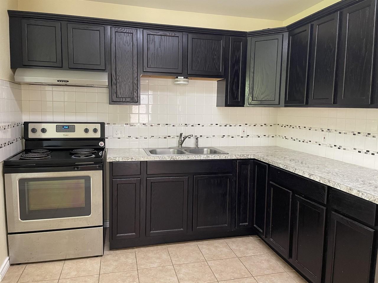 4606 Nesbitt Dr #1 - Photo 4 of 39