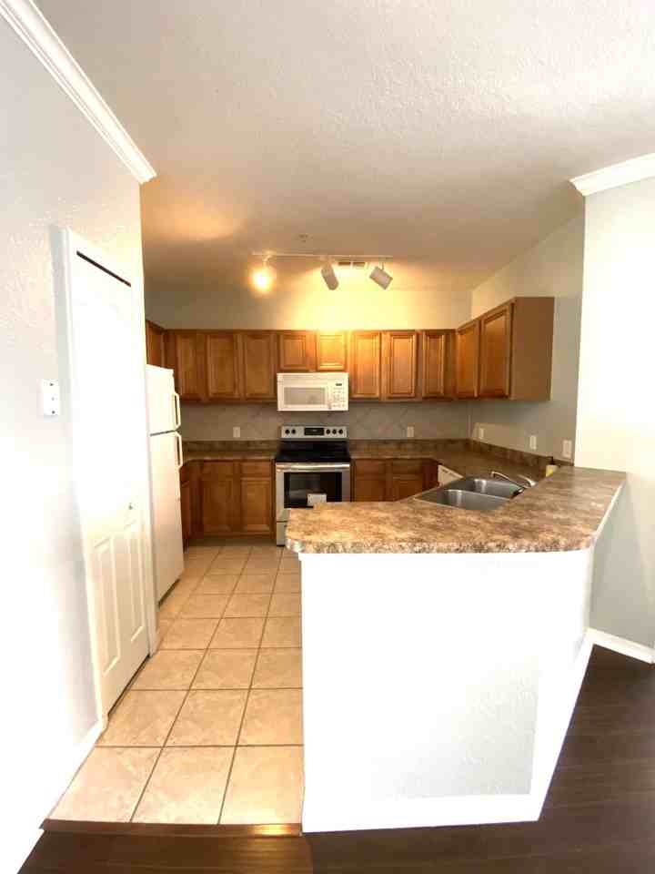 6129 Metrowest Blvd #107 - Photo 4 of 18