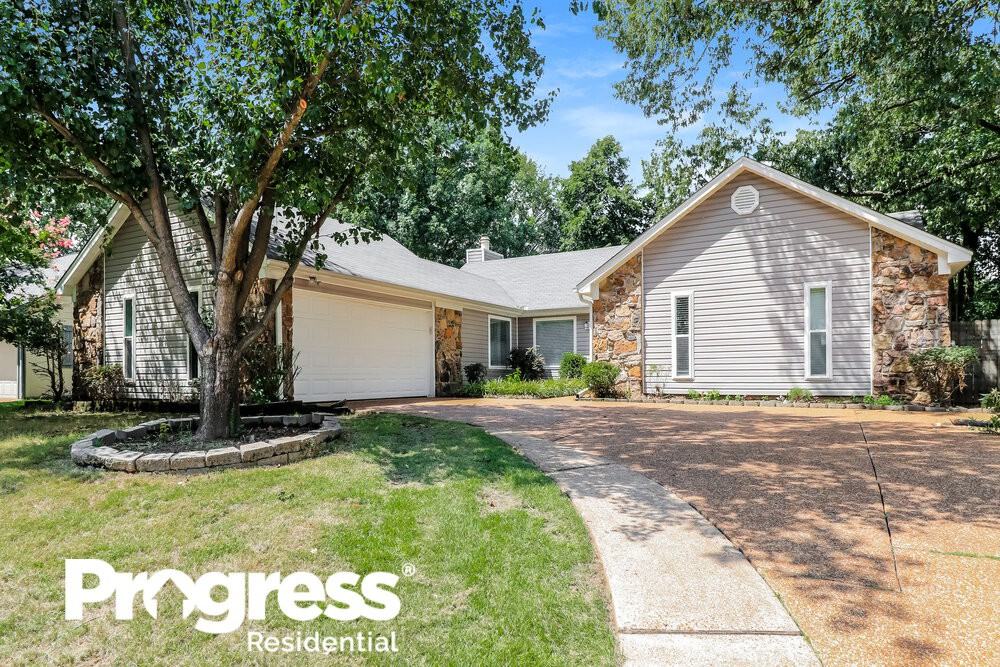 7074 Scepter Dr - Photo 3 of 16