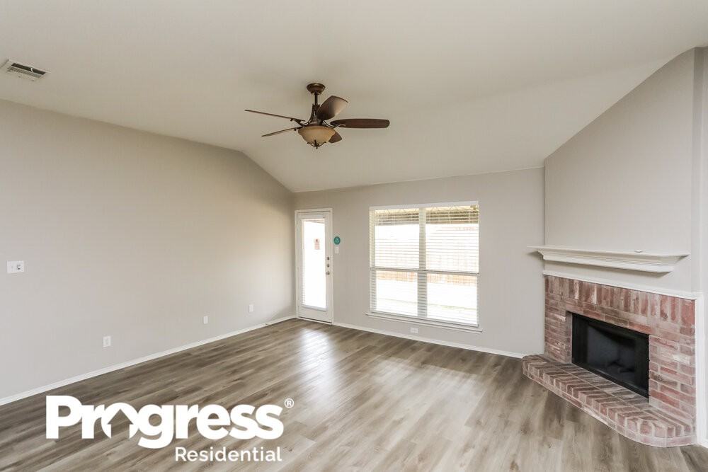 113 Windsor - Photo 3 of 16