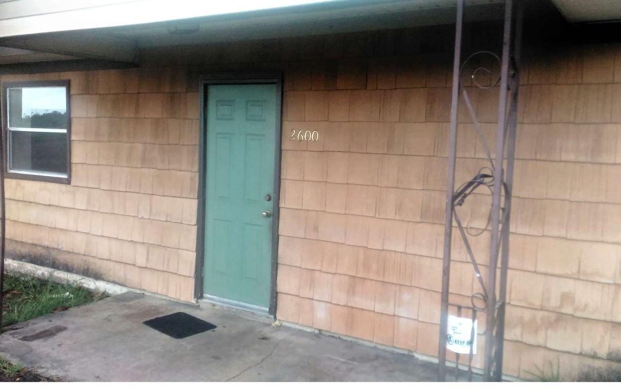 2600 S Marion Ave - Photo 2 of 7