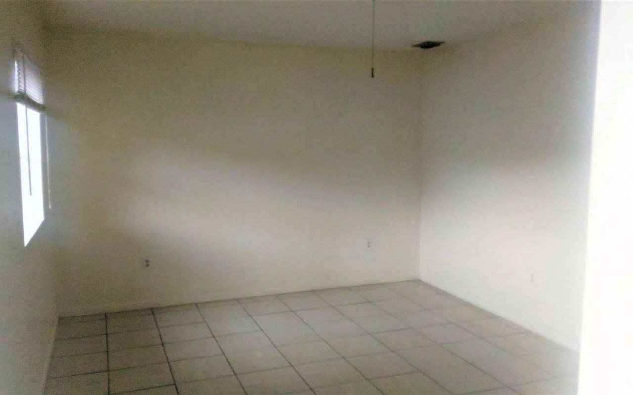 2600 S Marion Ave - Photo 3 of 7