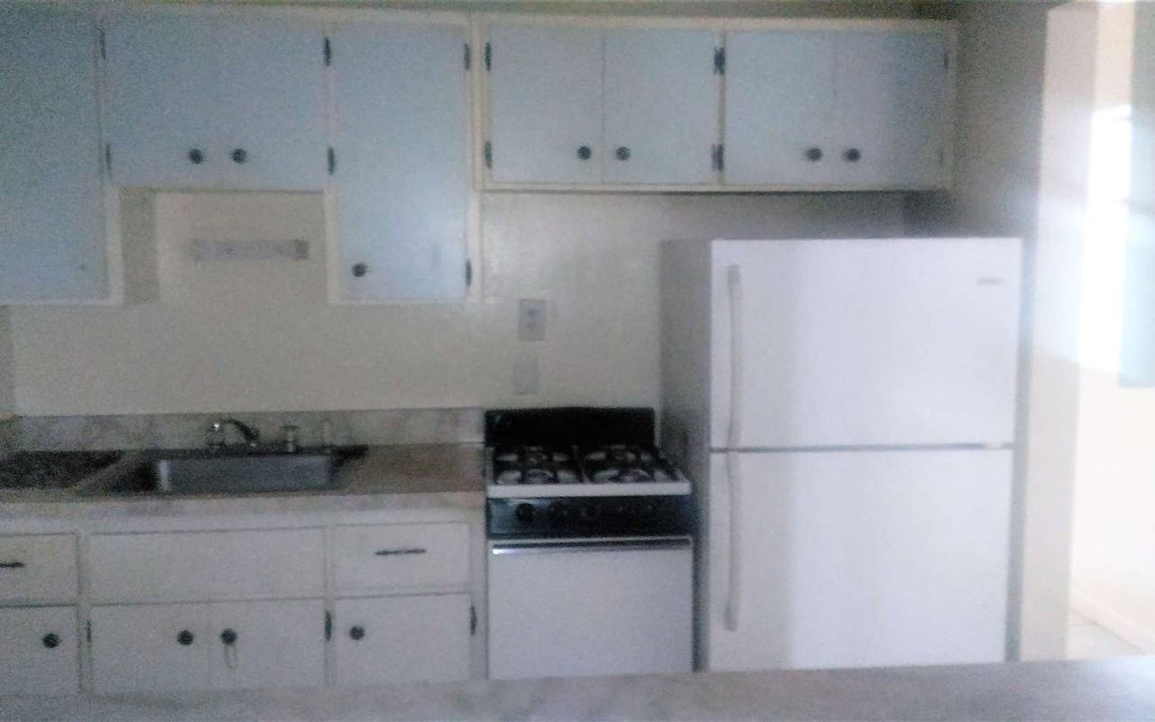 2600 S Marion Ave - Photo 4 of 7