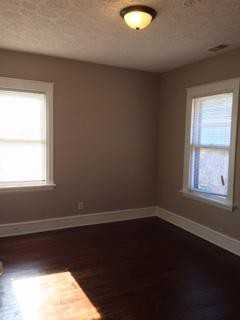 305 1st St - Photo 4 of 8