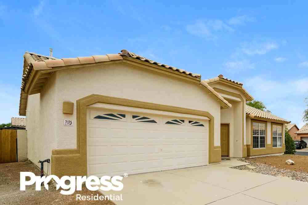 7175 W Yarbough Dr - Photo 3 of 21