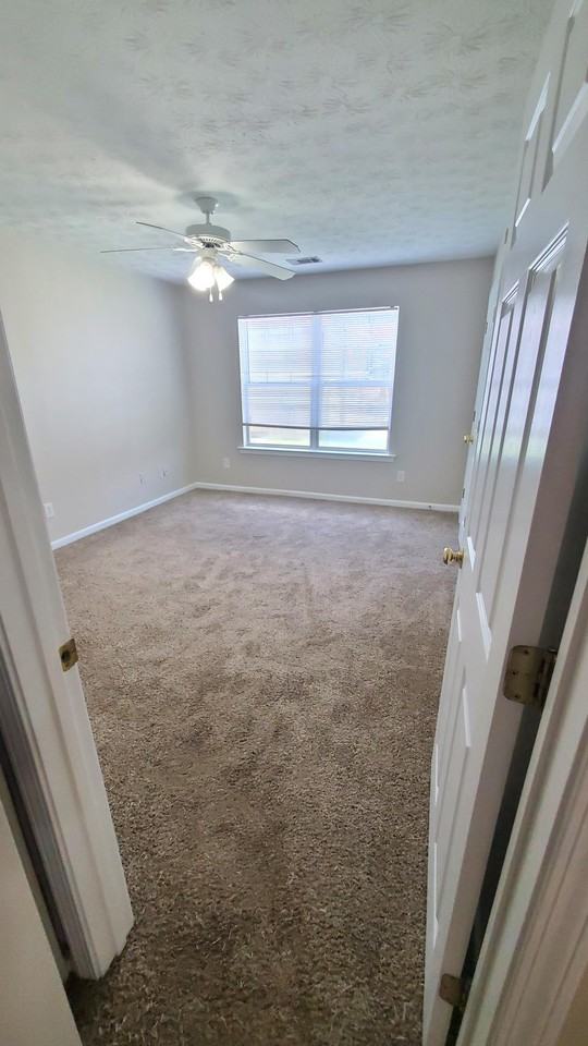 241 South Irwin Street - 62Unit 62 #62 - Photo 4 of 9