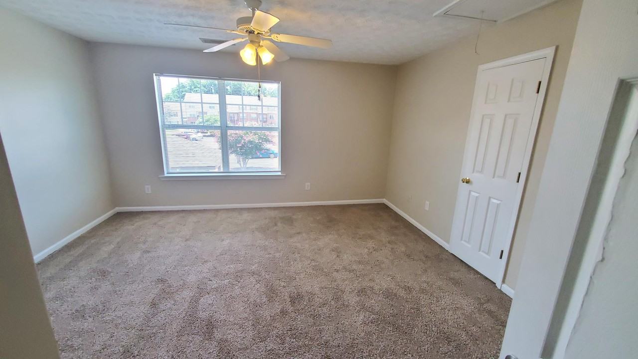 241 South Irwin Street - 62Unit 62 #62 - Photo 6 of 9