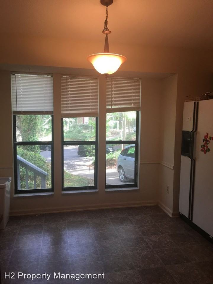 910 Mcguire Ct - Photo 2 of 12